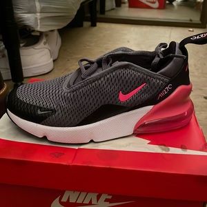 Girls Nike air max 270 size 1.5y sneakers.